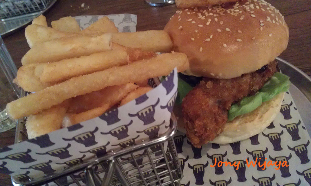 Chicken burger with chips